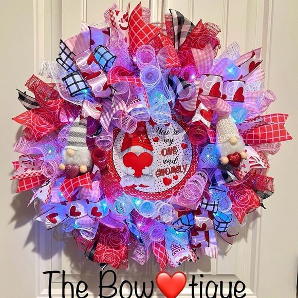 Handmade Valentine’s Gnome Hearts Ribbon Prelit Wreath 22 ins LED W13 - Picture 1 of 12